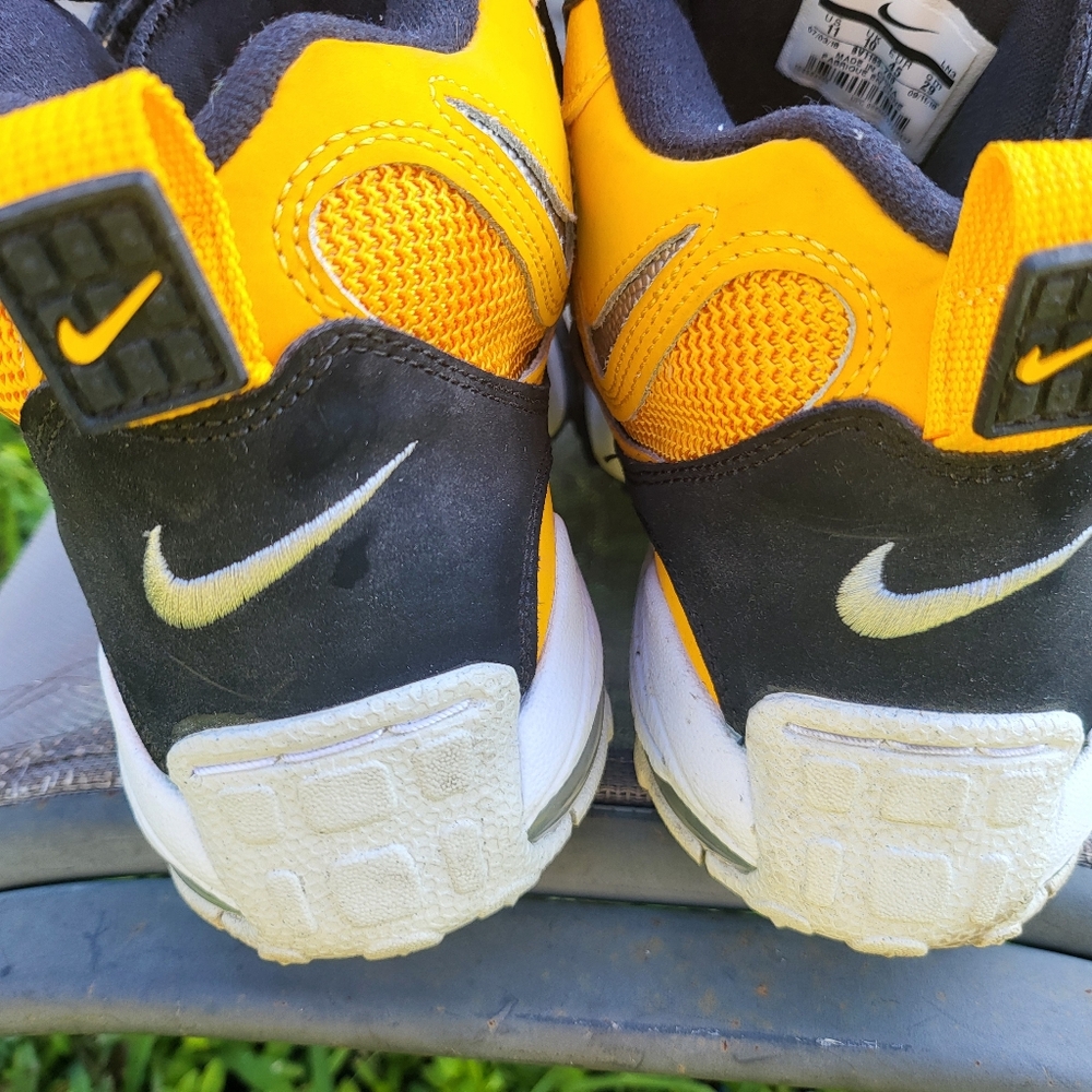 Nike Men's Yellow and Black Air Sneakers - Picture 10 of 10